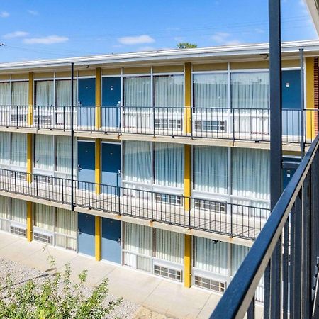 Econo Lodge Τοπέκα Εξωτερικό φωτογραφία