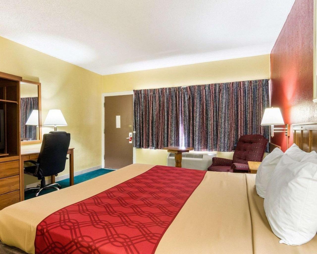 Econo Lodge Τοπέκα Εξωτερικό φωτογραφία