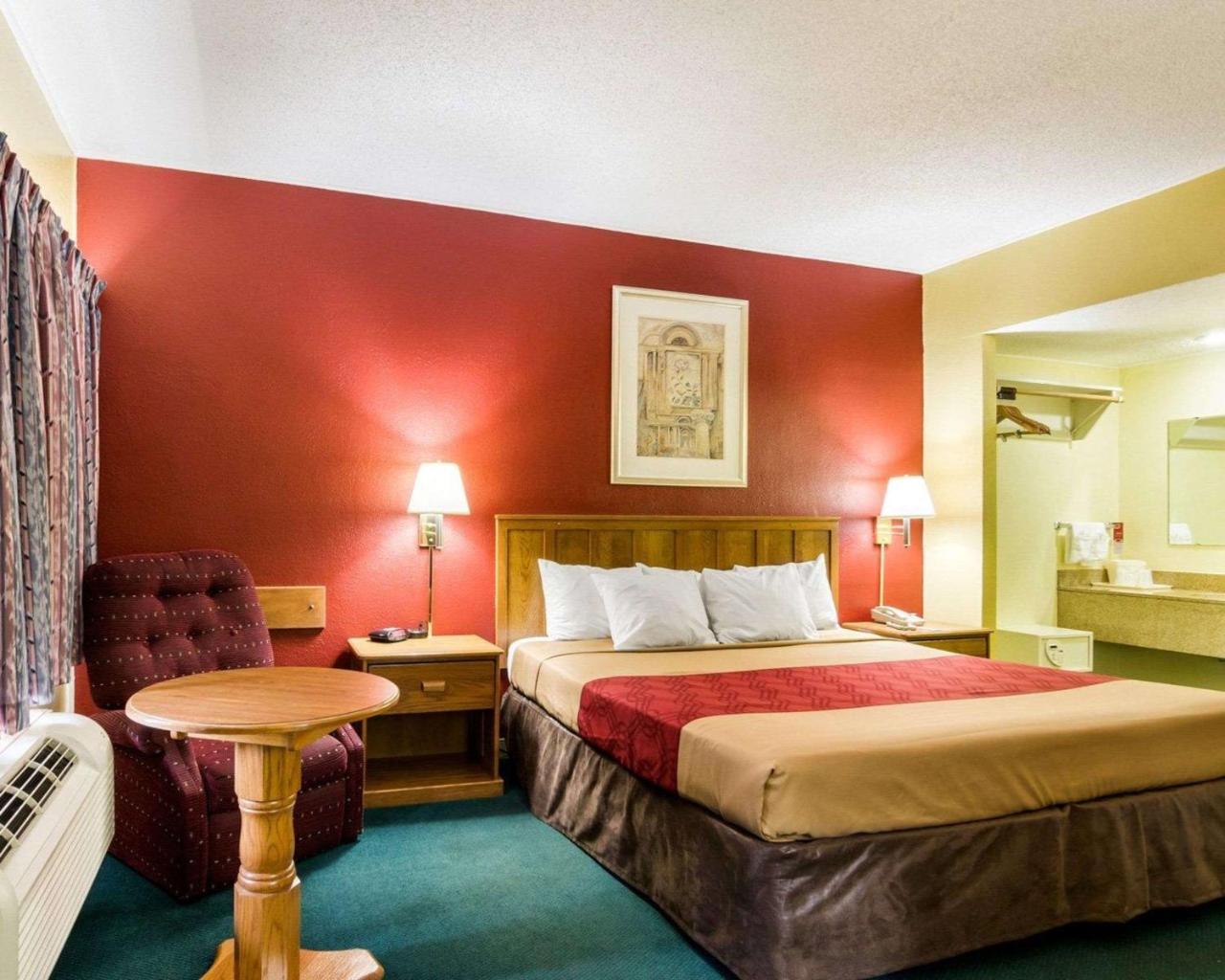 Econo Lodge Τοπέκα Εξωτερικό φωτογραφία