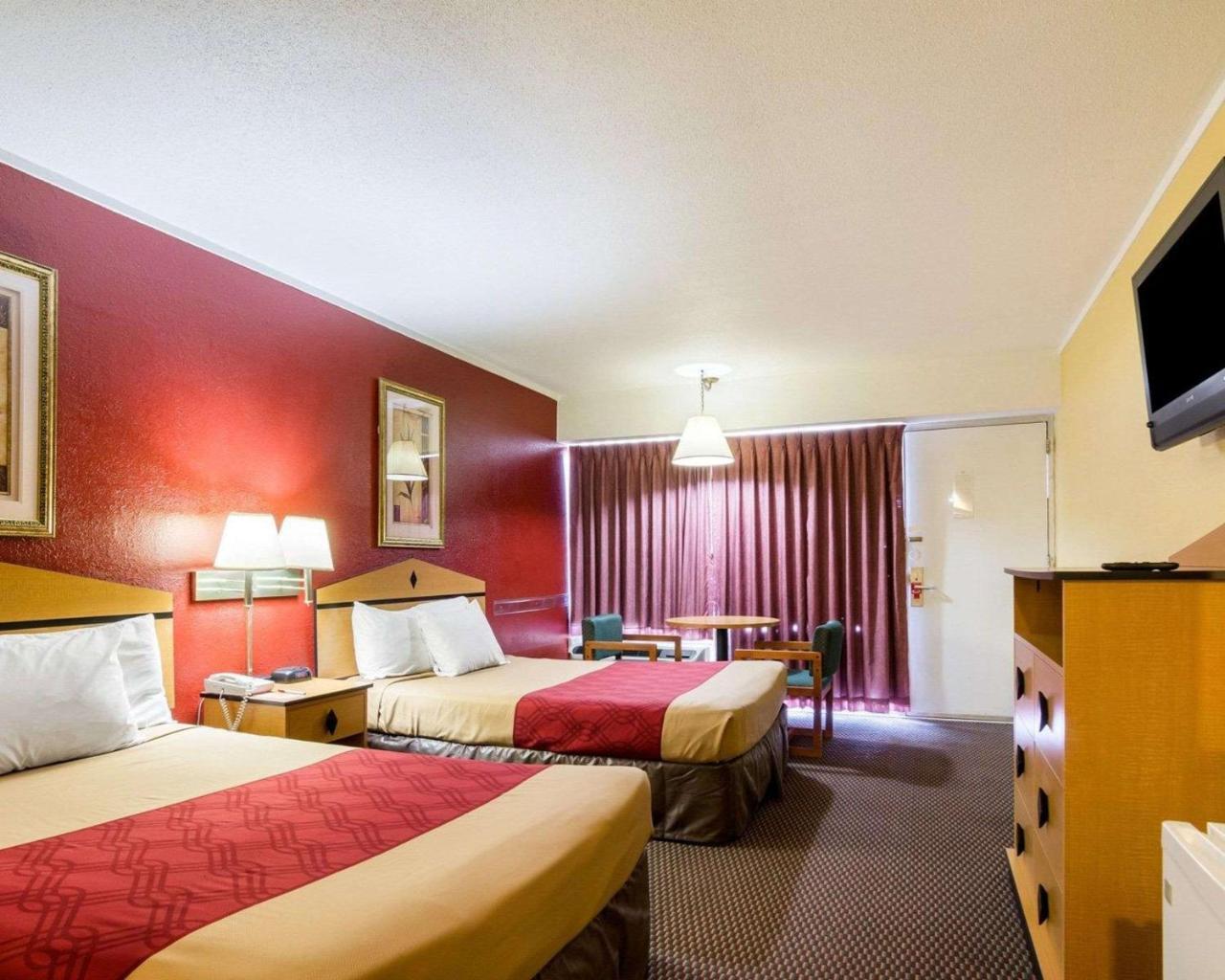 Econo Lodge Τοπέκα Εξωτερικό φωτογραφία