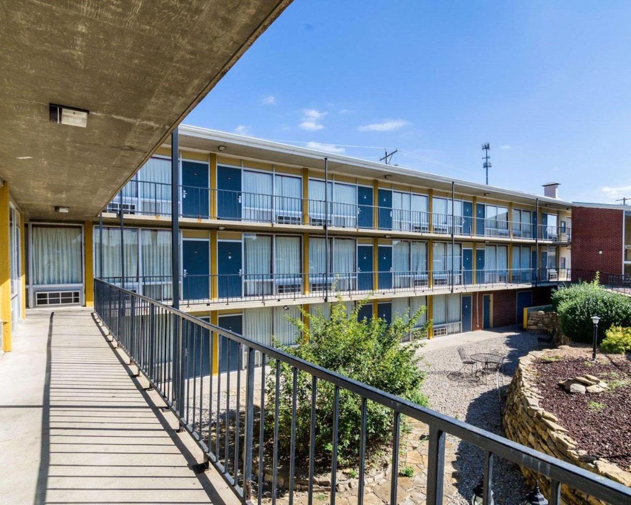 Econo Lodge Τοπέκα Εξωτερικό φωτογραφία