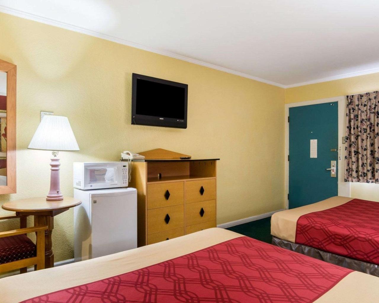 Econo Lodge Τοπέκα Εξωτερικό φωτογραφία