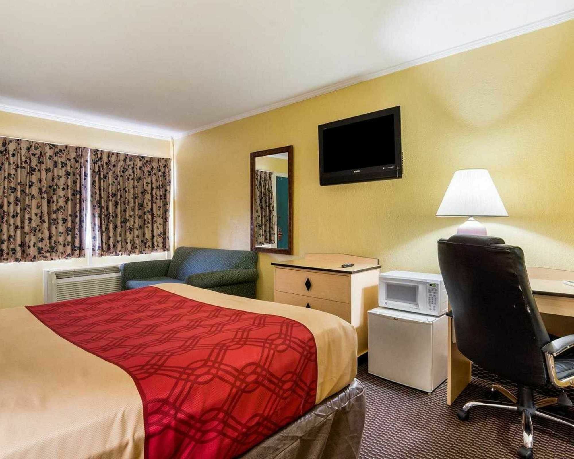 Econo Lodge Τοπέκα Εξωτερικό φωτογραφία