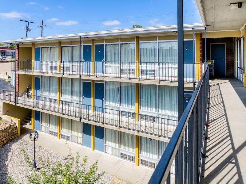 Econo Lodge Τοπέκα Εξωτερικό φωτογραφία